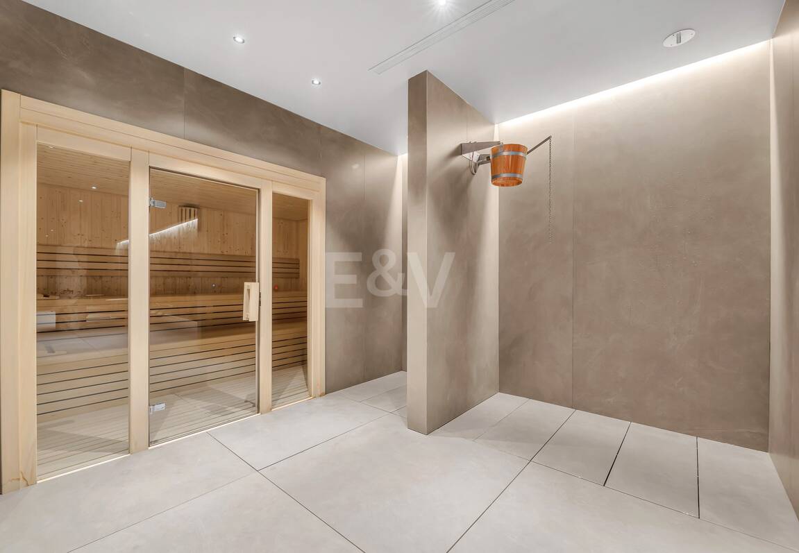 Duplex-Penthouse mit Rooftop-Plunge-Pool und Panoramablick auf das Meer