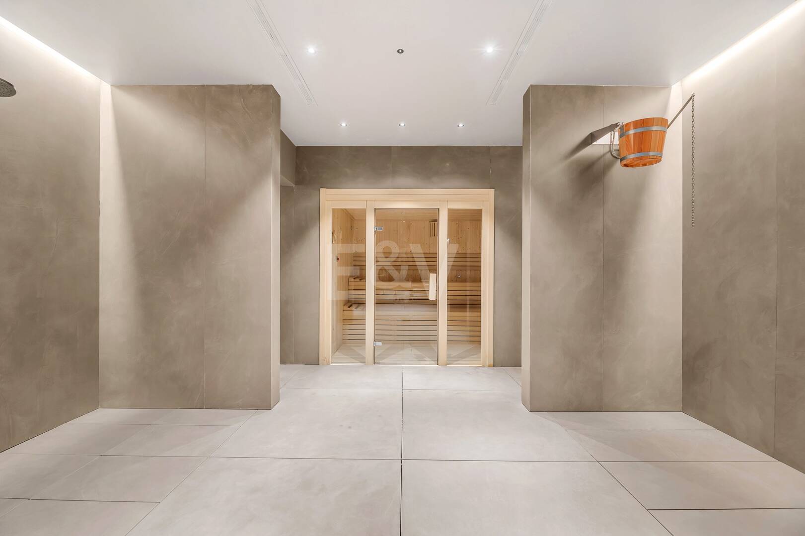 Duplex-Penthouse mit Rooftop-Plunge-Pool und Panoramablick auf das Meer