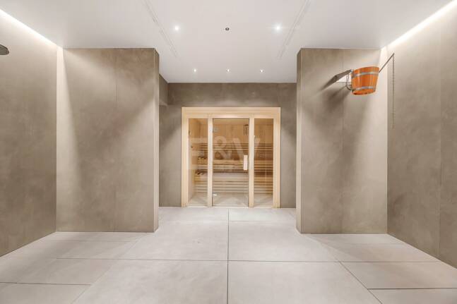 Duplex-Penthouse mit Rooftop-Plunge-Pool und Panoramablick auf das Meer