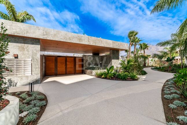 Duplex-Penthouse mit Rooftop-Plunge-Pool und Panoramablick auf das Meer