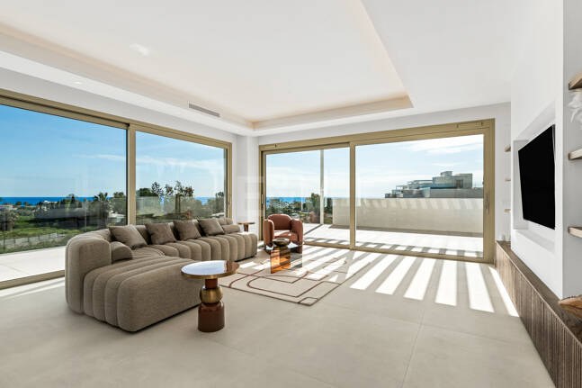 Duplex-Penthouse mit Rooftop-Plunge-Pool und Panoramablick auf das Meer