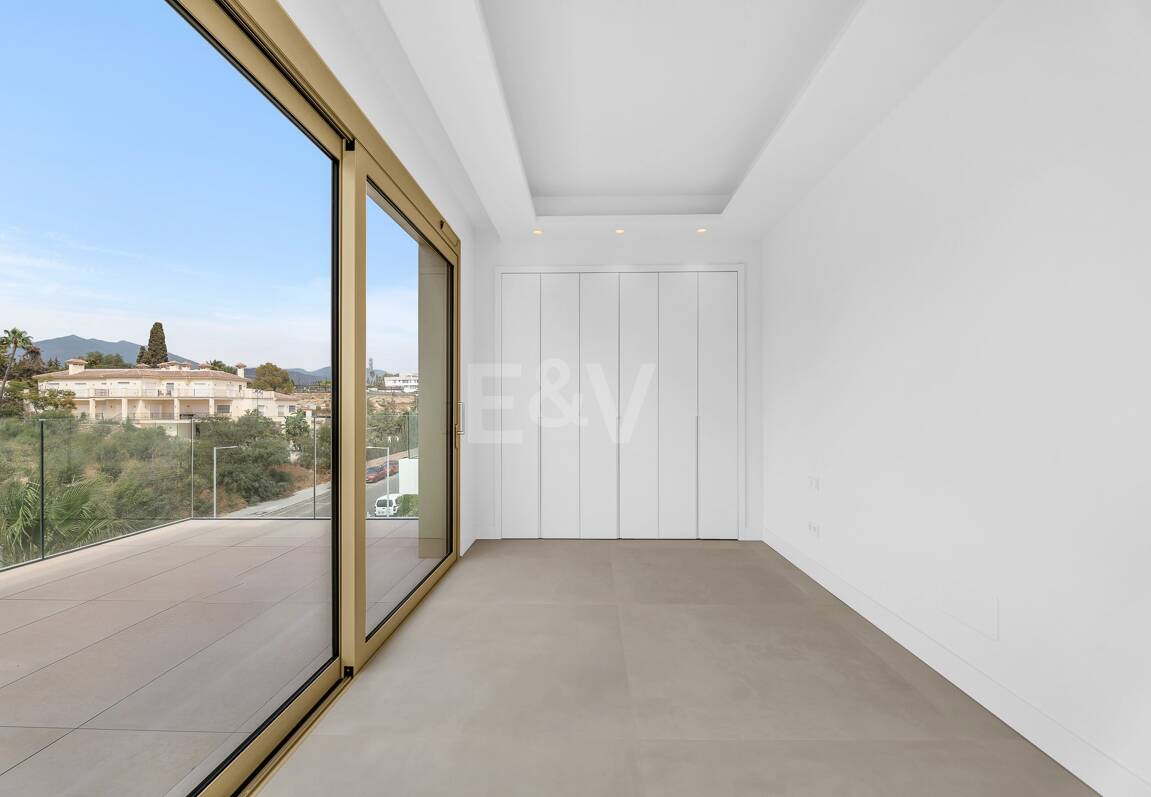 Duplex-Penthouse mit Rooftop-Plunge-Pool und Panoramablick auf das Meer