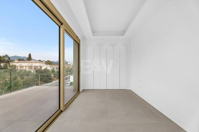 Duplex-Penthouse mit Rooftop-Plunge-Pool und Panoramablick auf das Meer