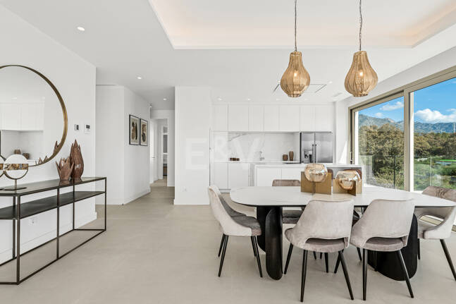 Duplex-Penthouse mit Rooftop-Plunge-Pool und Panoramablick auf das Meer