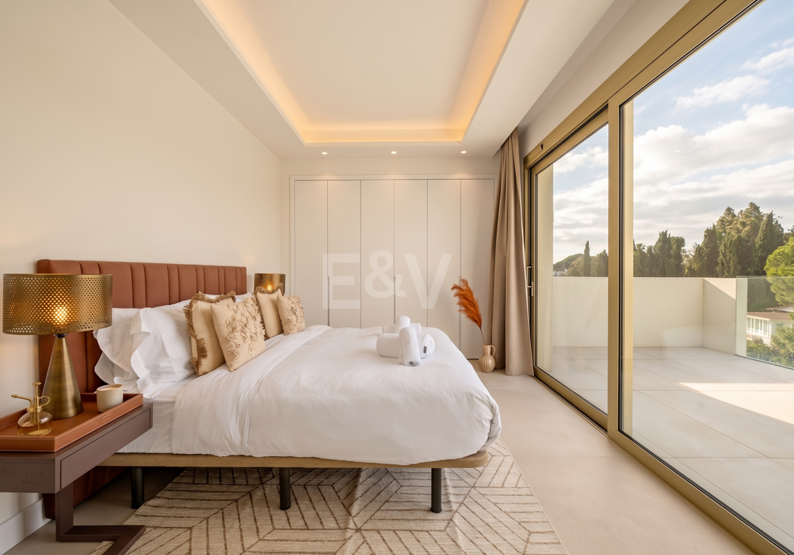 Duplex Penthouse w Benalus z Rooftop Plunge Pool i widoki na morze