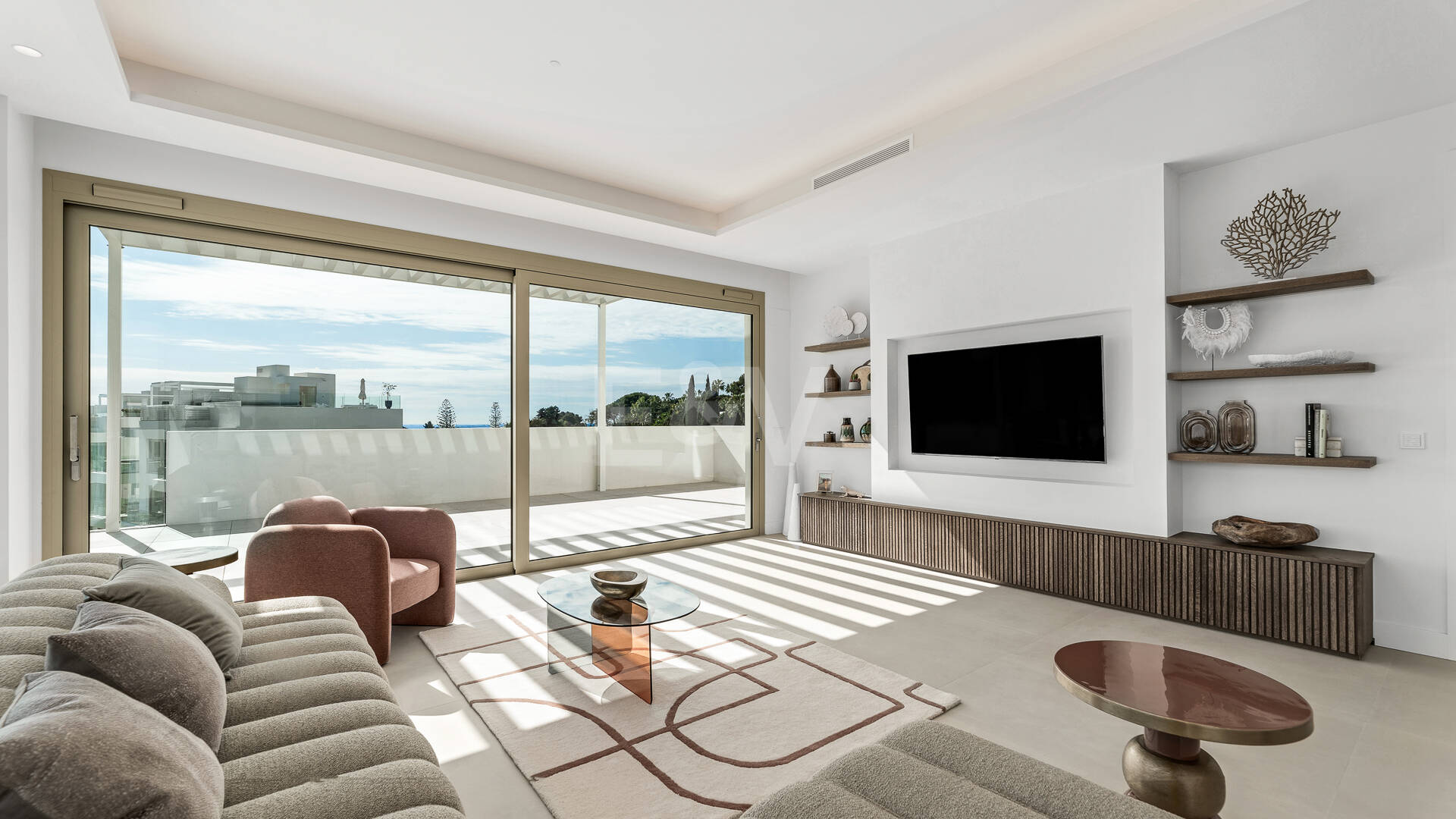 Duplex-Penthouse mit Rooftop-Plunge-Pool und Panoramablick auf das Meer