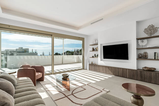 Duplex-Penthouse mit Rooftop-Plunge-Pool und Panoramablick auf das Meer