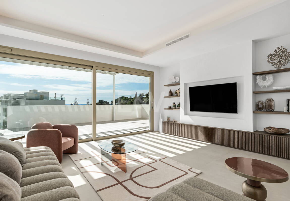 Duplex-Penthouse mit Rooftop-Plunge-Pool und Panoramablick auf das Meer