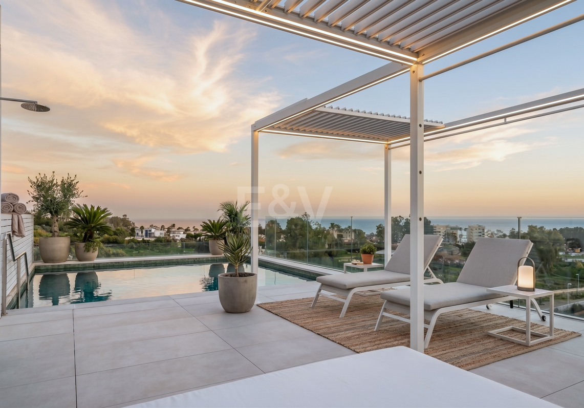 Duplex Penthouse w Benalus z Rooftop Plunge Pool i widoki na morze