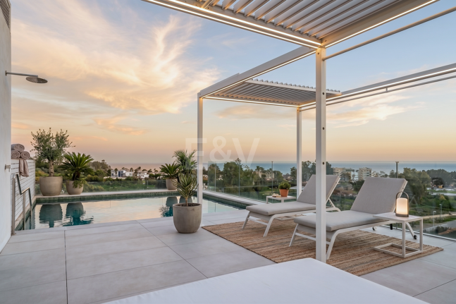 Duplex Penthouse w Benalus z Rooftop Plunge Pool i widoki na morze