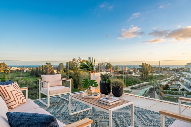 Duplex Penthouse w Benalus z Rooftop Plunge Pool i widoki na morze