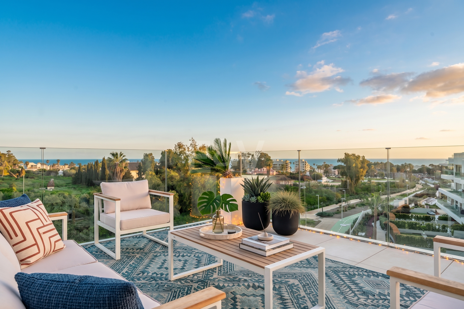 Duplex Penthouse w Benalus z Rooftop Plunge Pool i widoki na morze