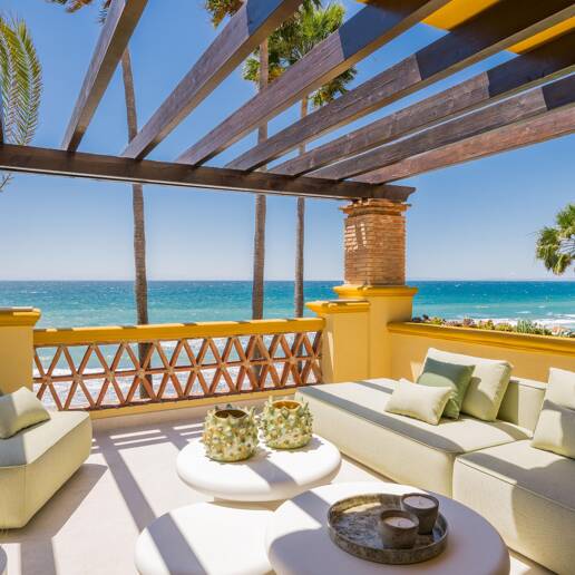 Lyxig Frontline Beach Lägenhet med panoramautsikt över havet i exklusiv gemenskap Rio Real Playa