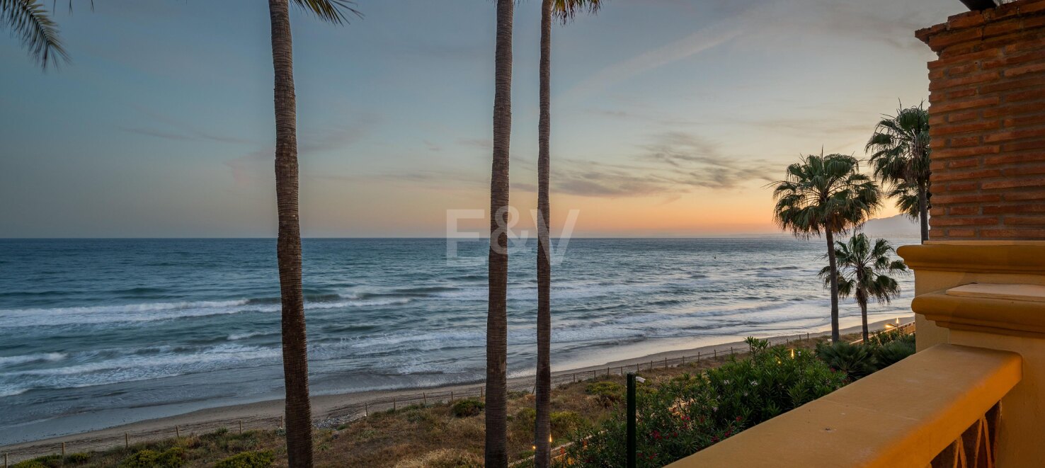 Lyxig Frontline Beach Lägenhet med panoramautsikt över havet i exklusiv gemenskap Rio Real Playa