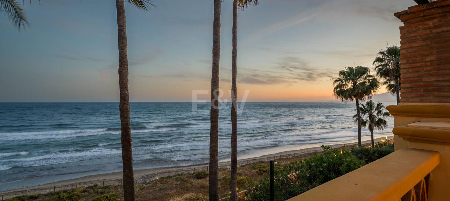 Lyxig Frontline Beach Lägenhet med panoramautsikt över havet i exklusiv gemenskap Rio Real Playa