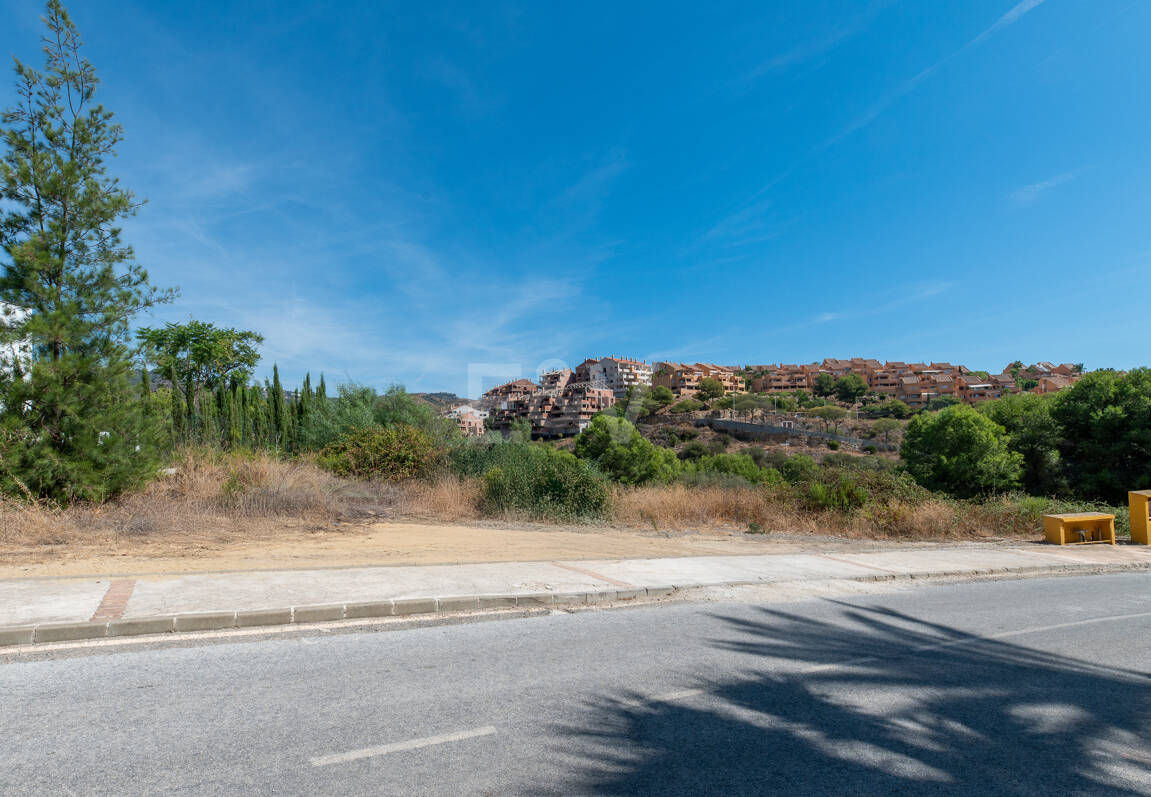 Grundstück mit Bauprojekt in erster Linie am Golfplatz Santa María