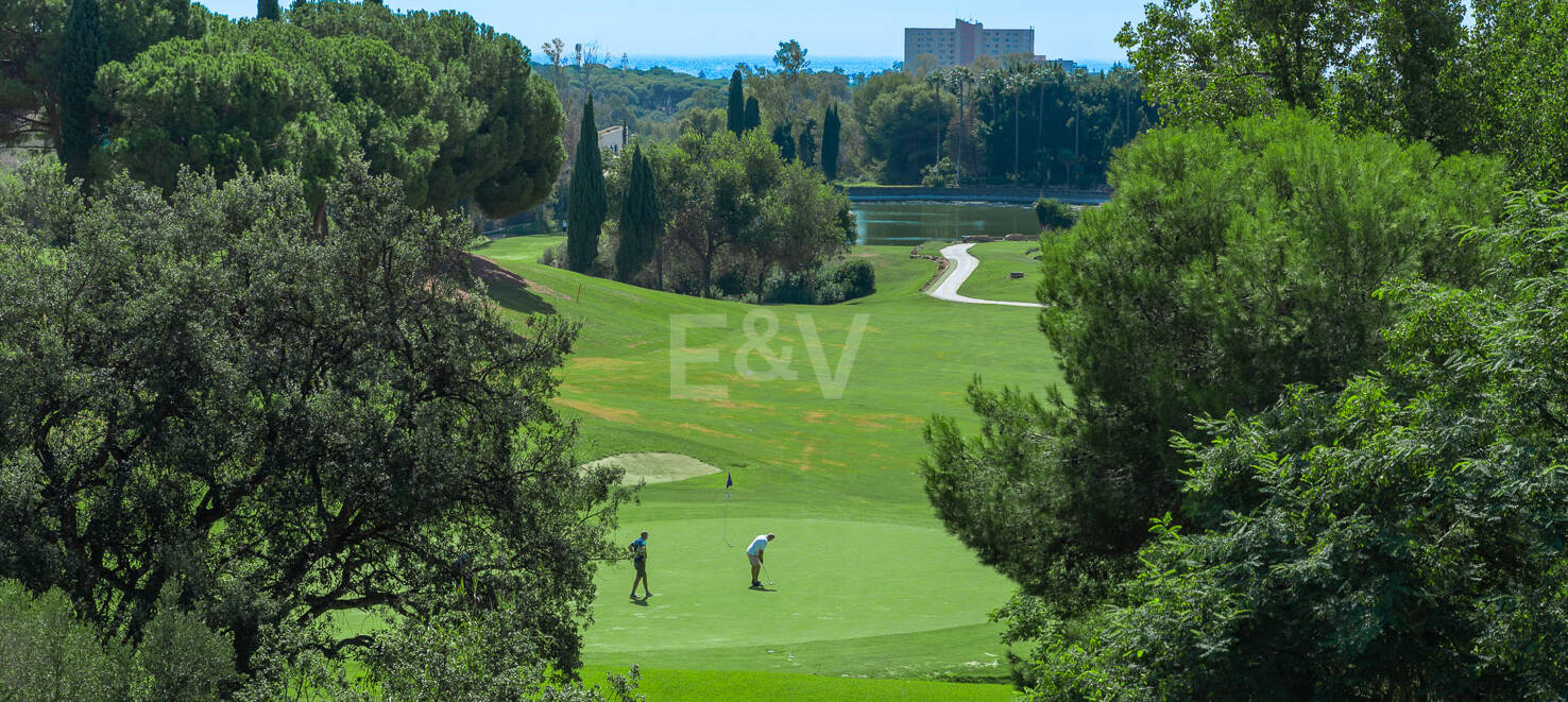 Grundstück mit Bauprojekt in erster Linie am Golfplatz Santa María