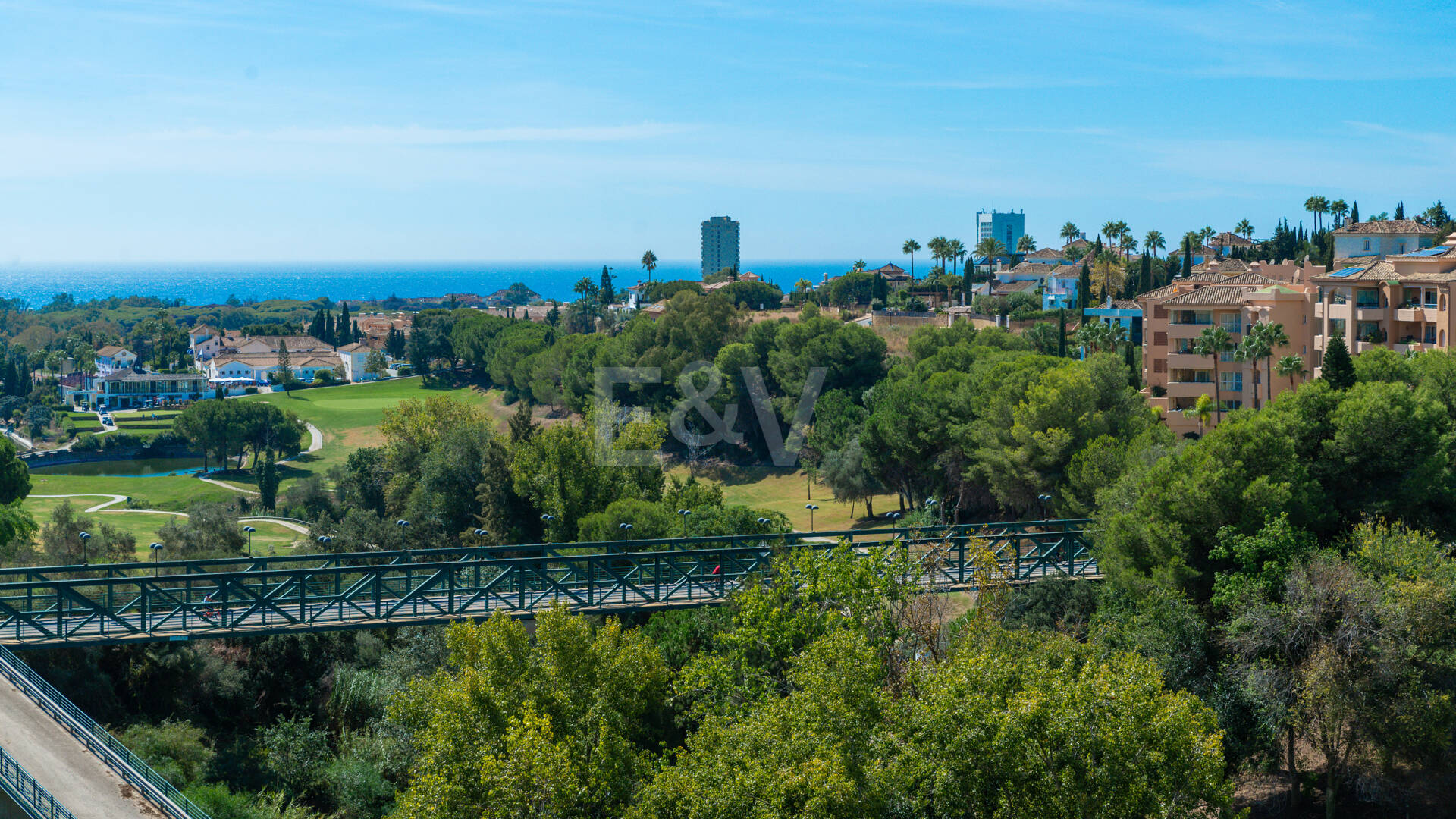 Terrain à Elviria avec Villa Projet en première ligne de Santa María Golf