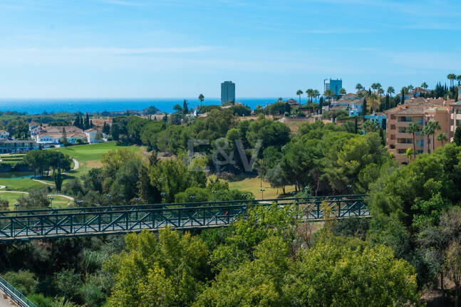 Grundstück mit Bauprojekt in erster Linie am Golfplatz Santa María