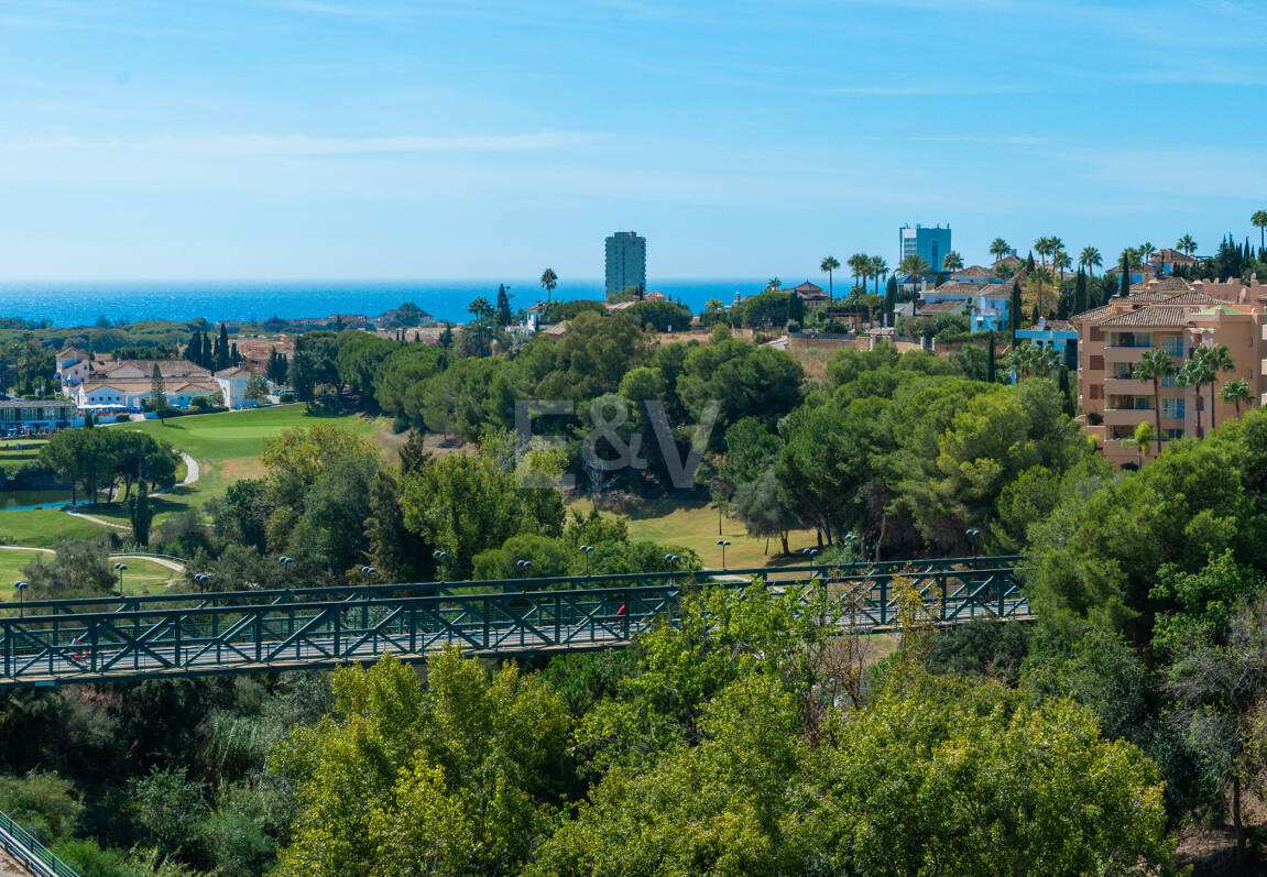 Grundstück mit Bauprojekt in erster Linie am Golfplatz Santa María
