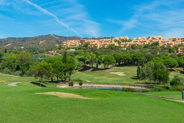 Grundstück mit Bauprojekt in erster Linie am Golfplatz Santa María