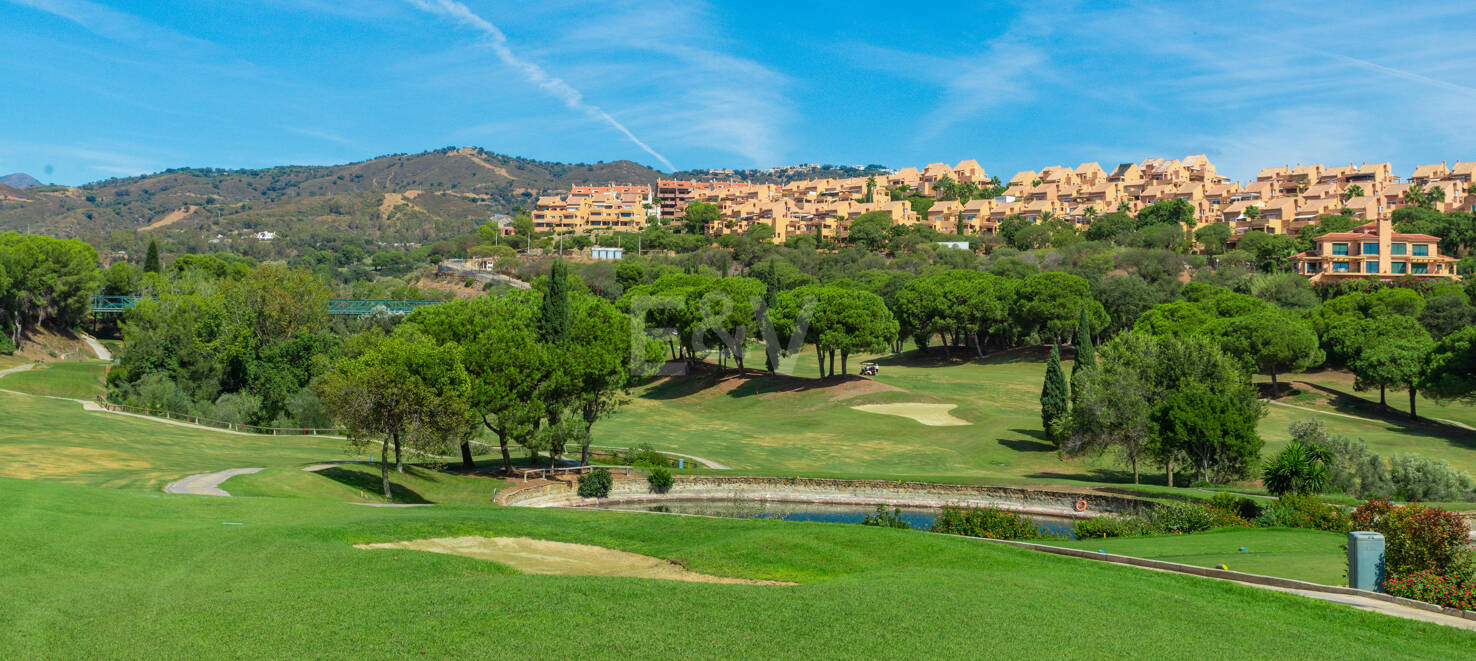 Grundstück mit Bauprojekt in erster Linie am Golfplatz Santa María