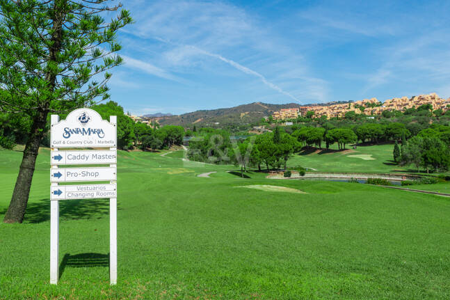 Grundstück mit Bauprojekt in erster Linie am Golfplatz Santa María