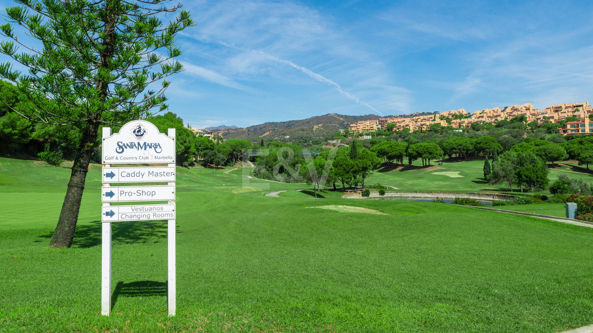 Grundstück mit Bauprojekt in erster Linie am Golfplatz Santa María