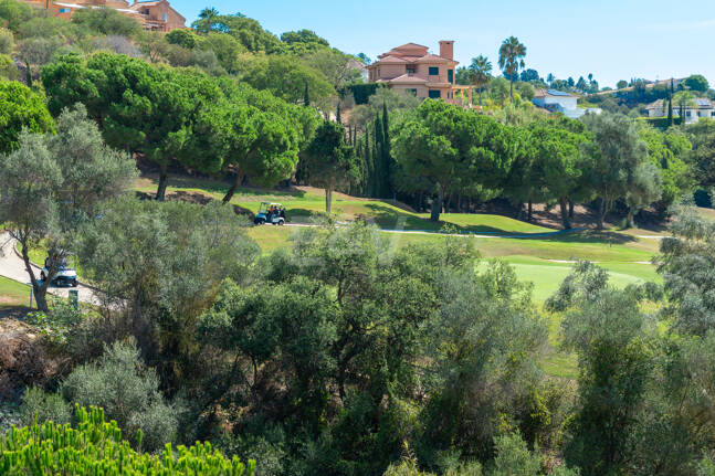 Grundstück mit Bauprojekt in erster Linie am Golfplatz Santa María