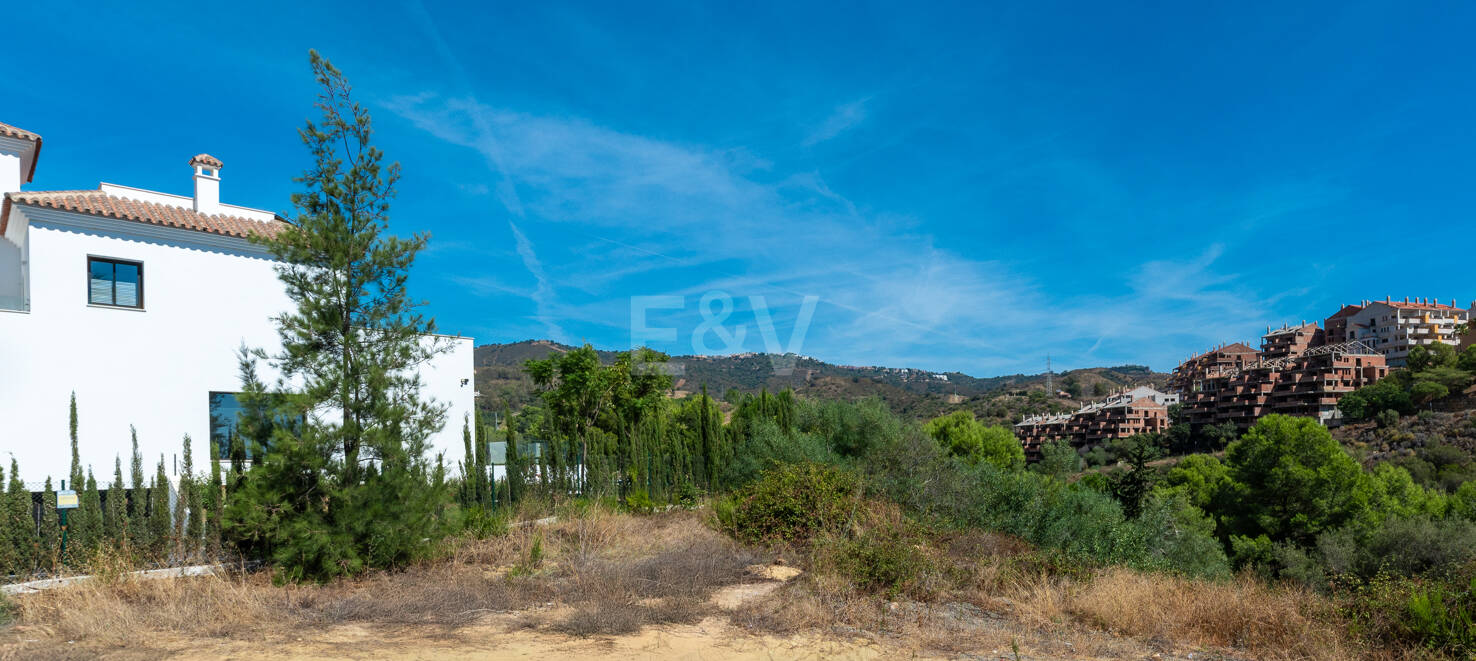 Grundstück mit Bauprojekt in erster Linie am Golfplatz Santa María