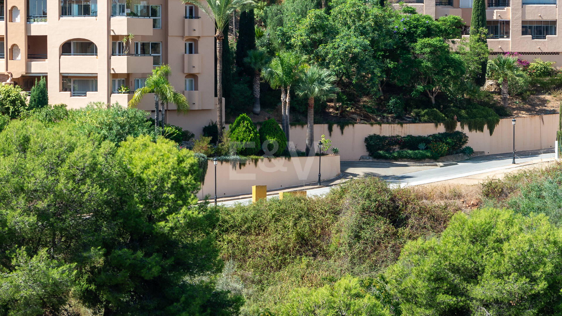 Grundstück mit Bauprojekt in erster Linie am Golfplatz Santa María