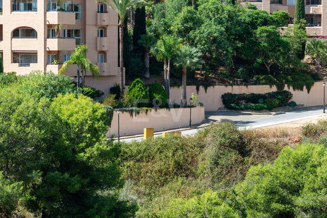 Grundstück mit Bauprojekt in erster Linie am Golfplatz Santa María