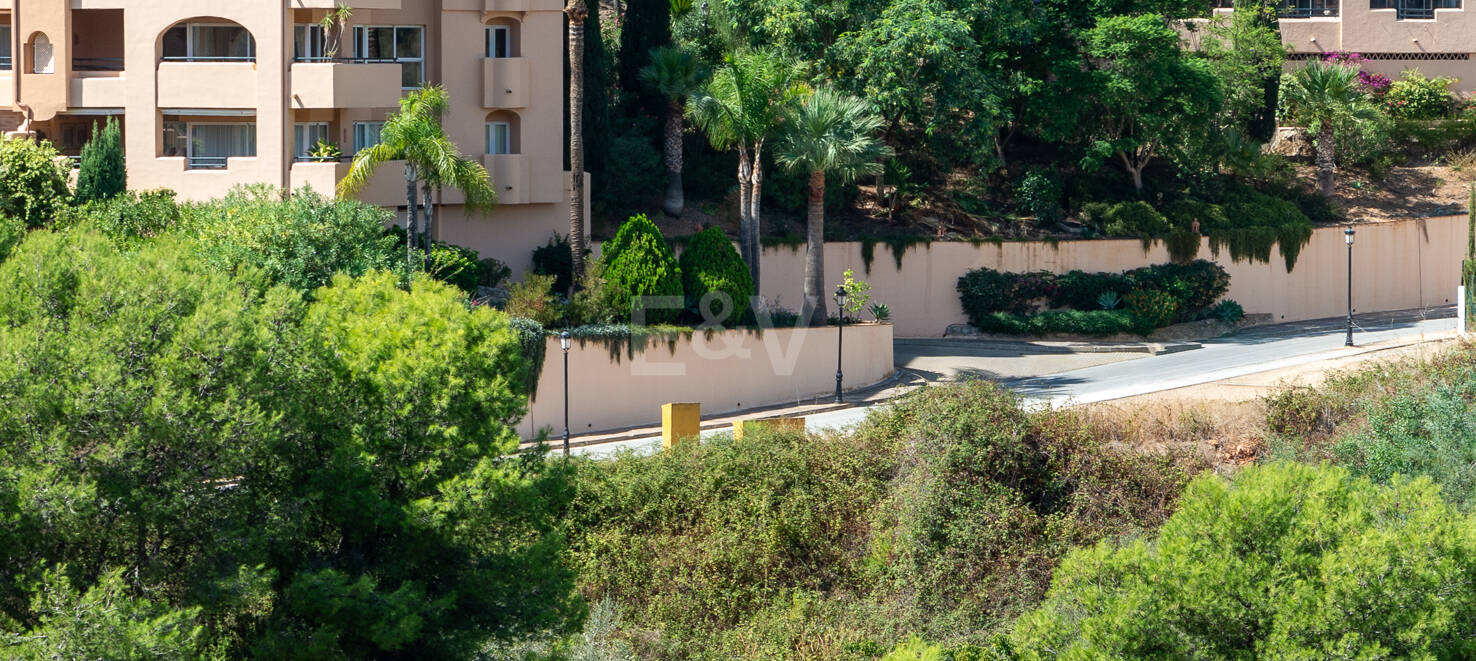 Grundstück mit Bauprojekt in erster Linie am Golfplatz Santa María