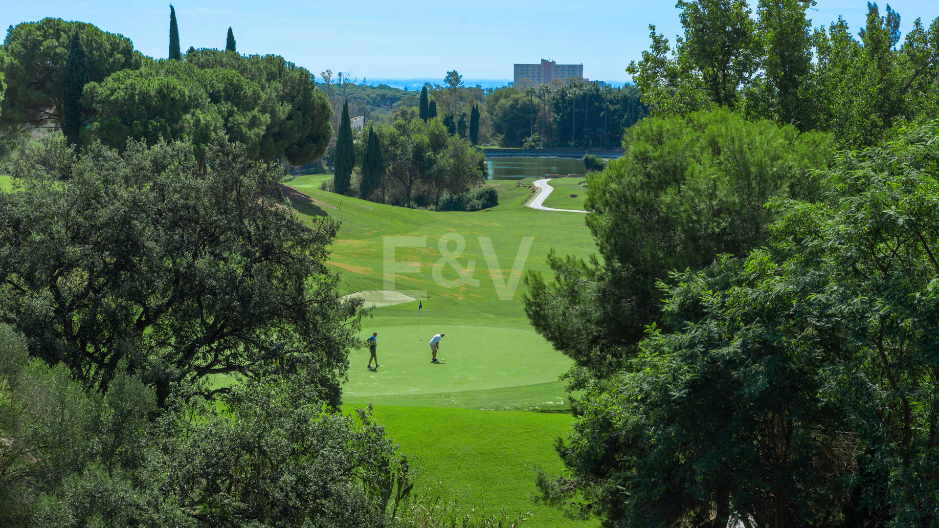 Grundstück mit Bauprojekt in erster Linie am Golfplatz Santa María