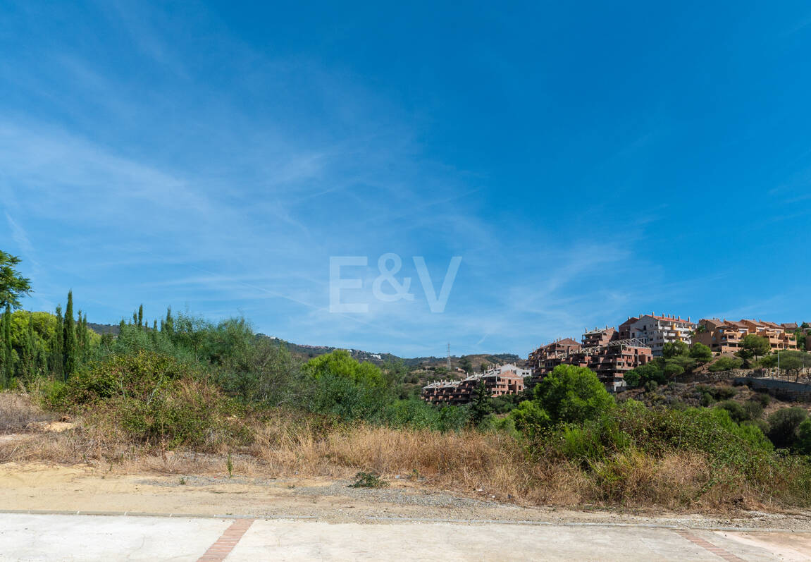 Grundstück mit Bauprojekt in erster Linie am Golfplatz Santa María