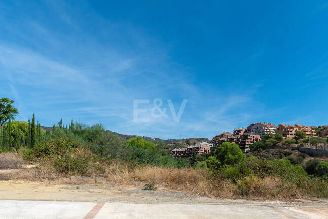 Grundstück mit Bauprojekt in erster Linie am Golfplatz Santa María