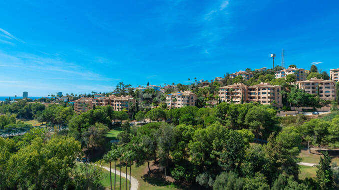 Grundstück mit Bauprojekt in erster Linie am Golfplatz Santa María