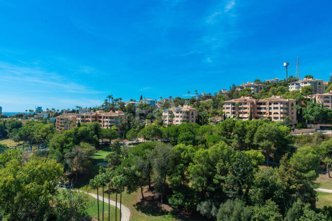 Grundstück mit Bauprojekt in erster Linie am Golfplatz Santa María