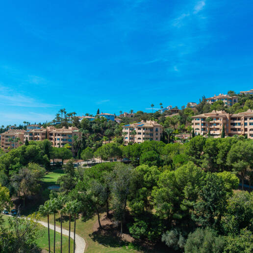 Grundstück mit Bauprojekt in erster Linie am Golfplatz Santa María