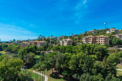 Grundstück mit Bauprojekt in erster Linie am Golfplatz Santa María