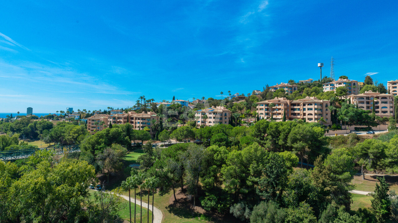 Grundstück mit Bauprojekt in erster Linie am Golfplatz Santa María