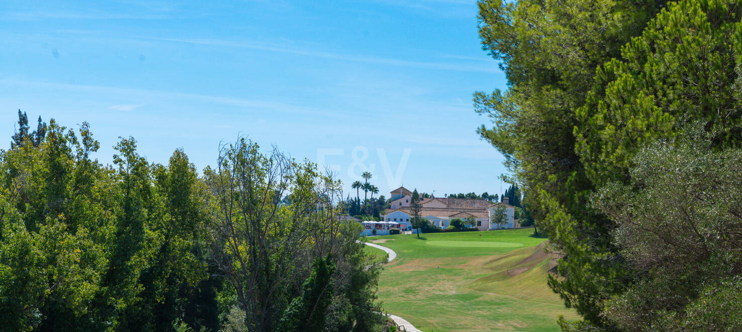 Grundstück mit Bauprojekt in erster Linie am Golfplatz Santa María