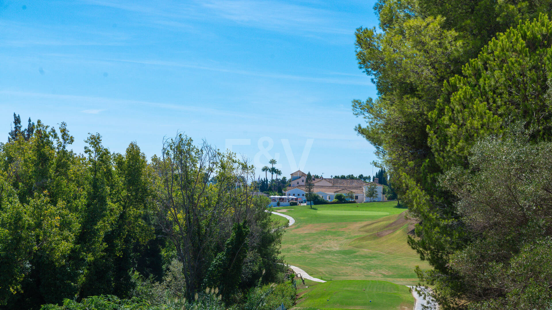 Grundstück mit Bauprojekt in erster Linie am Golfplatz Santa María