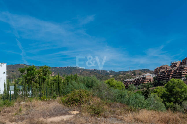 Grundstück mit Bauprojekt in erster Linie am Golfplatz Santa María