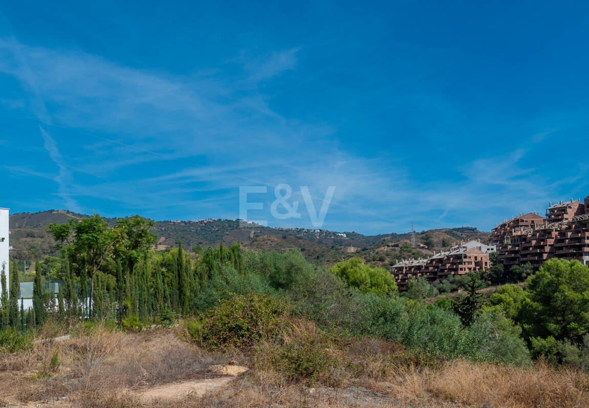 Grundstück mit Bauprojekt in erster Linie am Golfplatz Santa María
