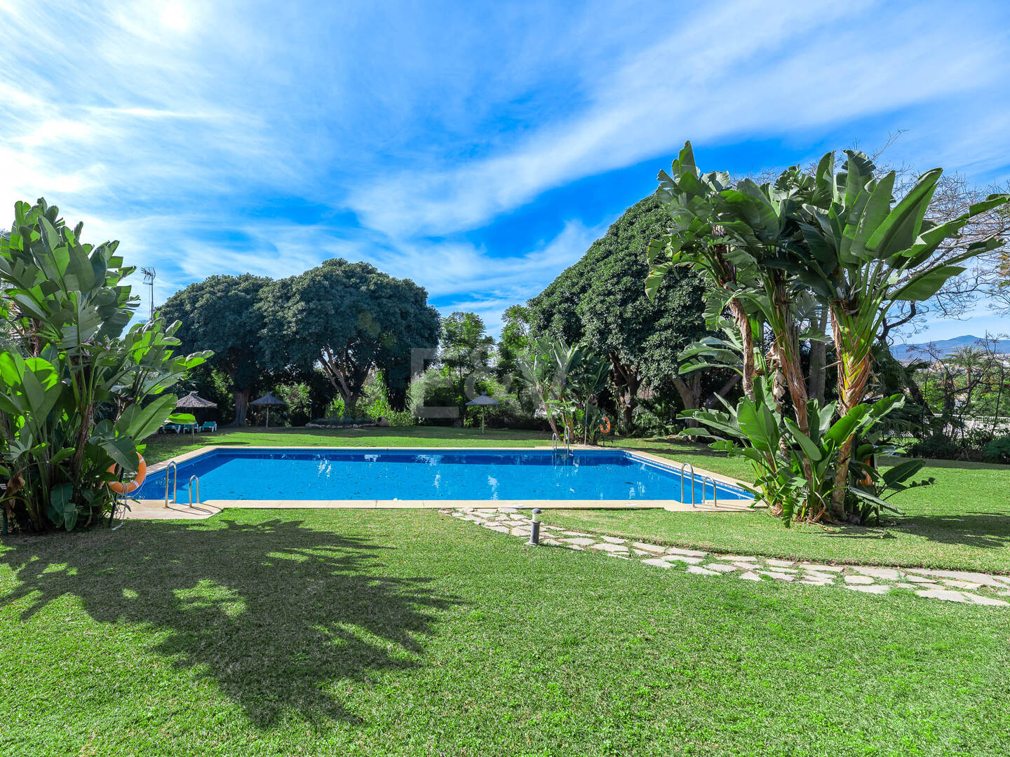 Frontline Golf 4 bedroom apartment close to amenities