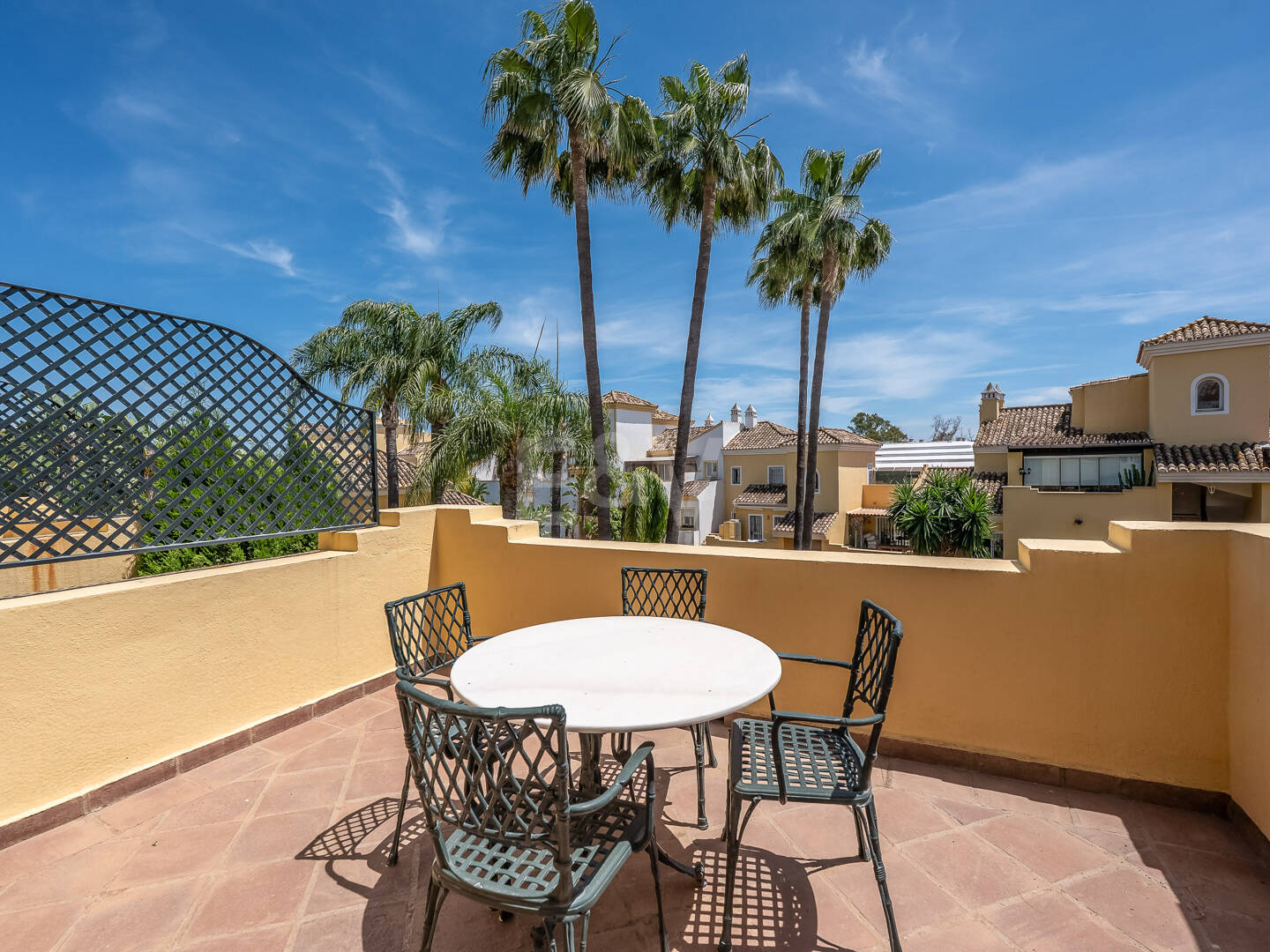 Frontline Golf 4 bedroom apartment close to amenities