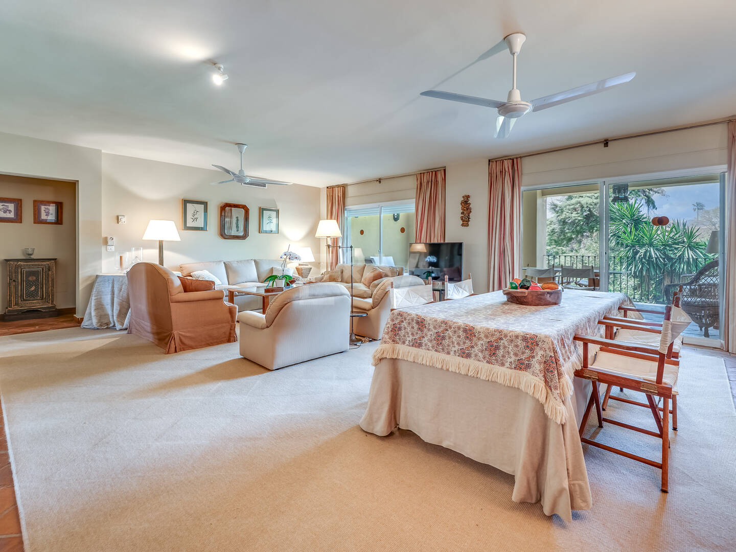 Frontline Golf 4 bedroom apartment close to amenities