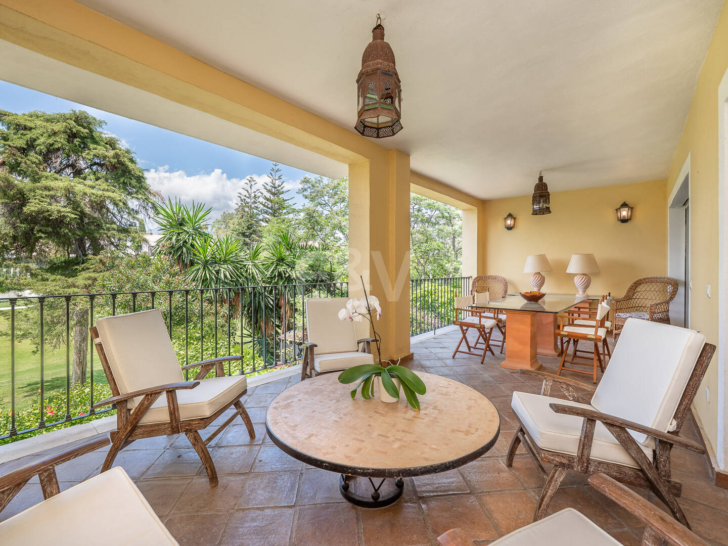 Frontline Golf 4 bedroom apartment close to amenities