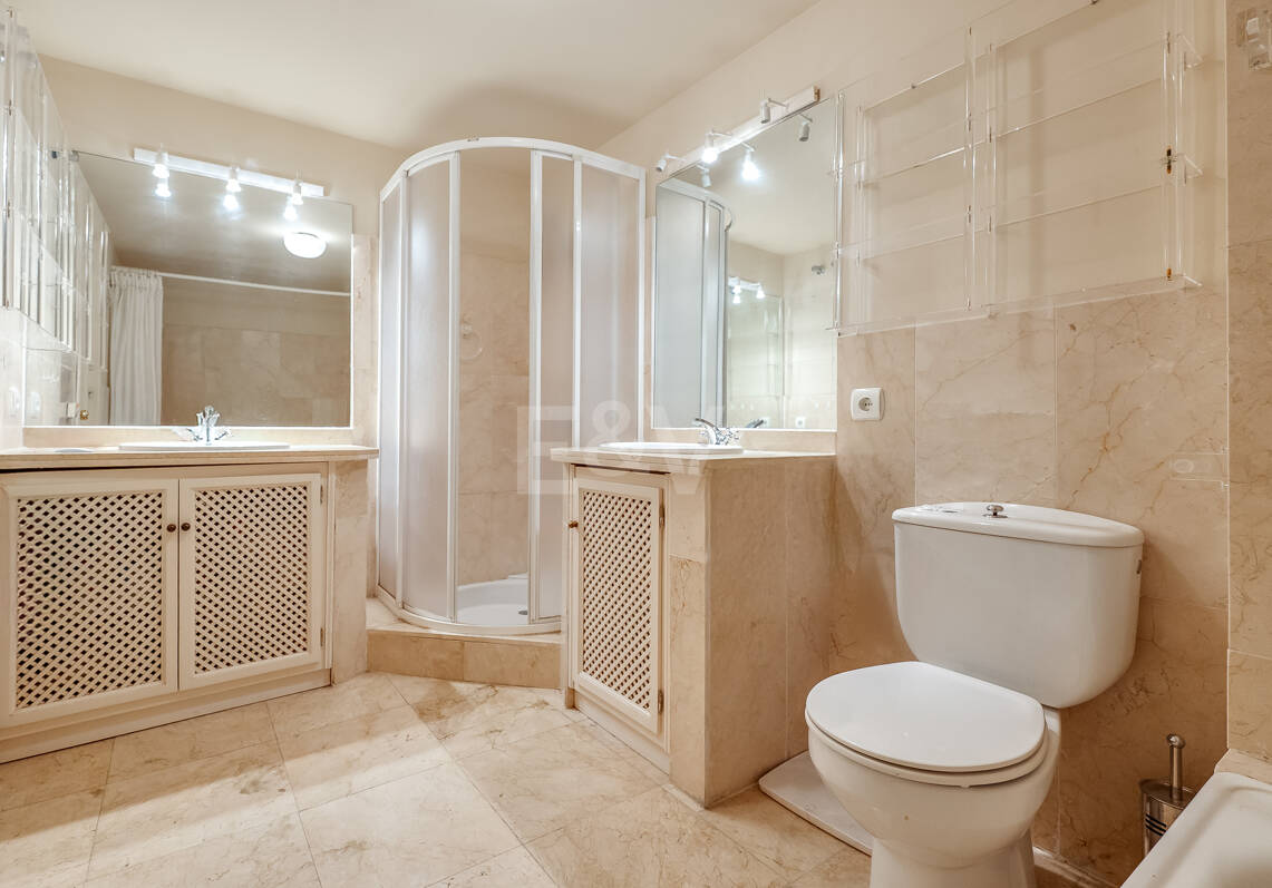 4-Schlafzimmer-Wohnung in erster Golflinie in der Nähe von Annehmlichkeiten